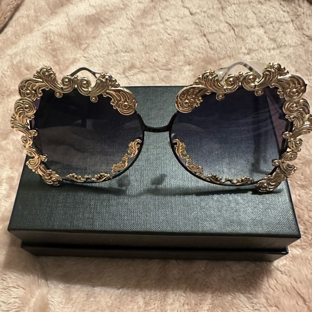 Elegant Boutique Sunglasses.